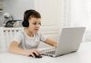 Enseignez aux enfants les compétences informatiques essentielles à la maison