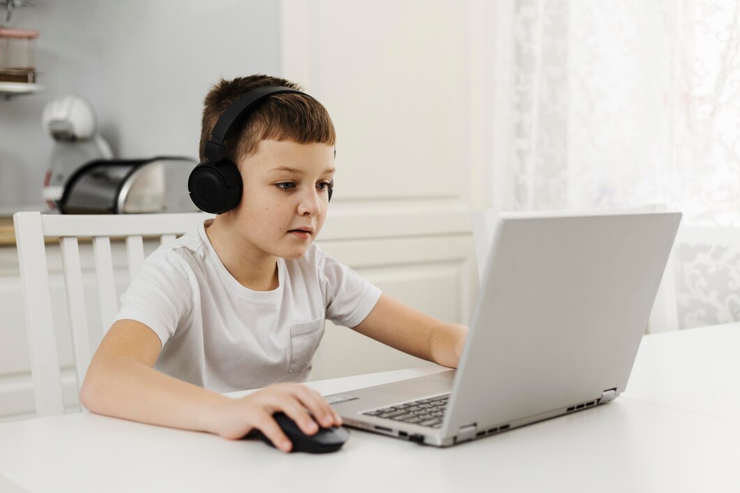 Enseignez aux enfants les compétences informatiques essentielles à la maison